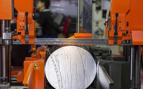 莲花立式金属带锯床切削出现跑带故障解决方法！